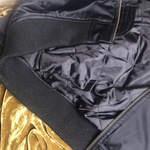 AE Bomber Jacket - Picture 4 of 10